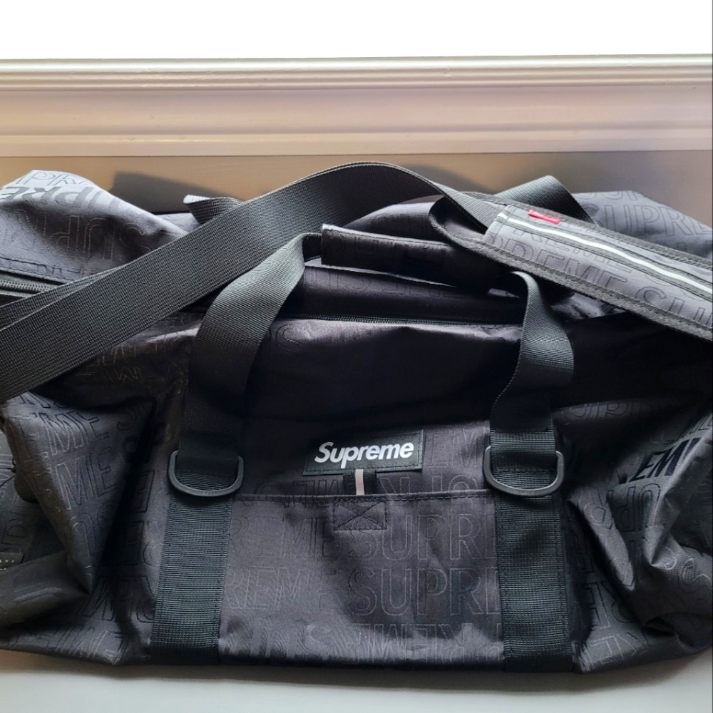 Supreme duffle bag